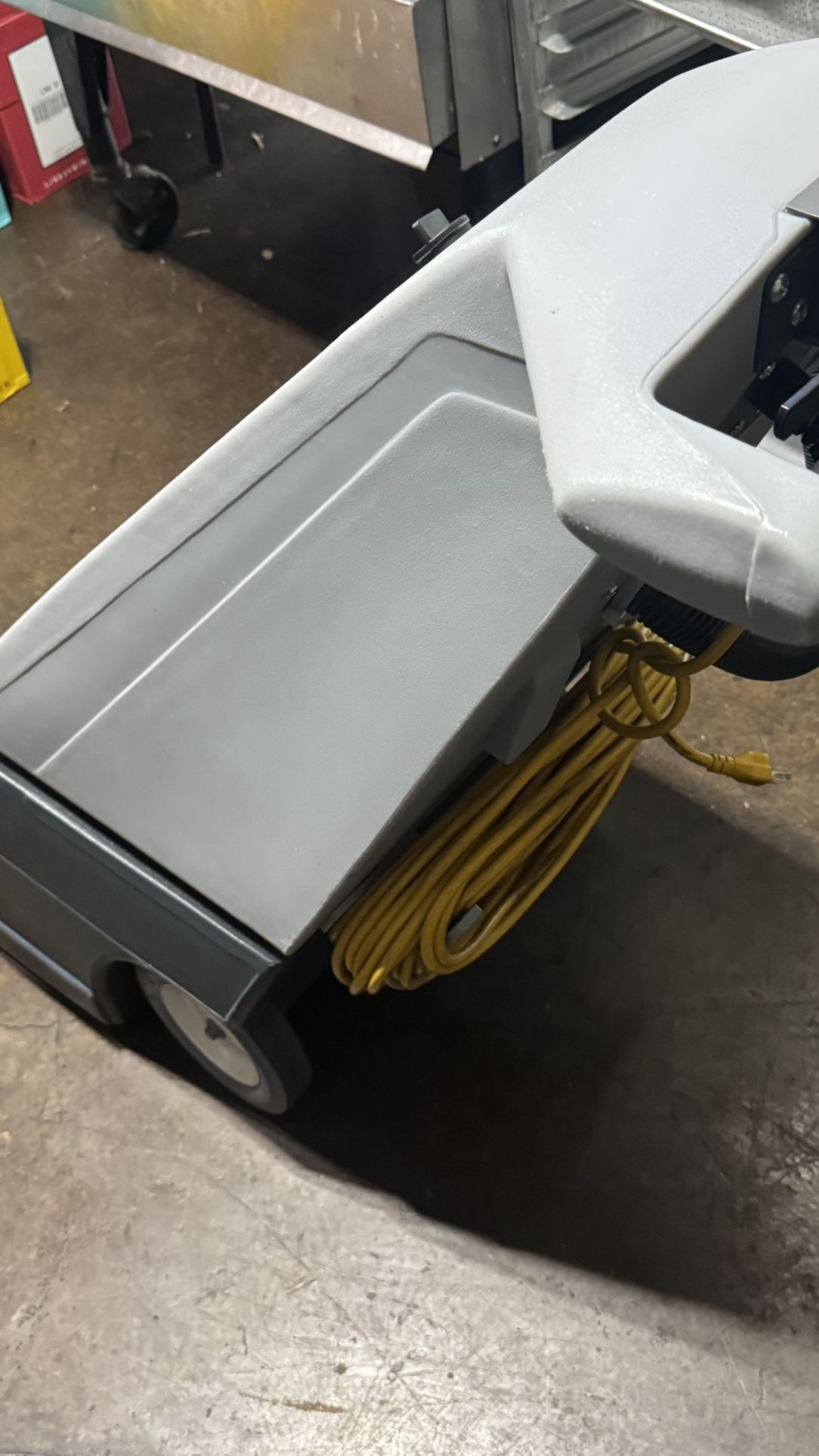 Advance Carpetriever 28 Vacuum