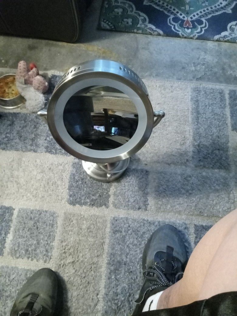 Women's vanity mirror with light