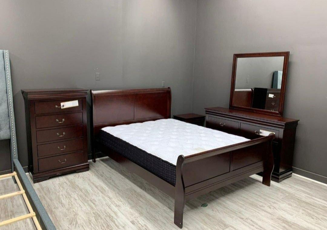 Dark Brown Queen Sleigh Bed with Mirrored Dresser and 2 Nightstands
