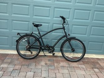 Electra Townie Seven Speed 26 Inch Wheel Light In The Front And The Back 