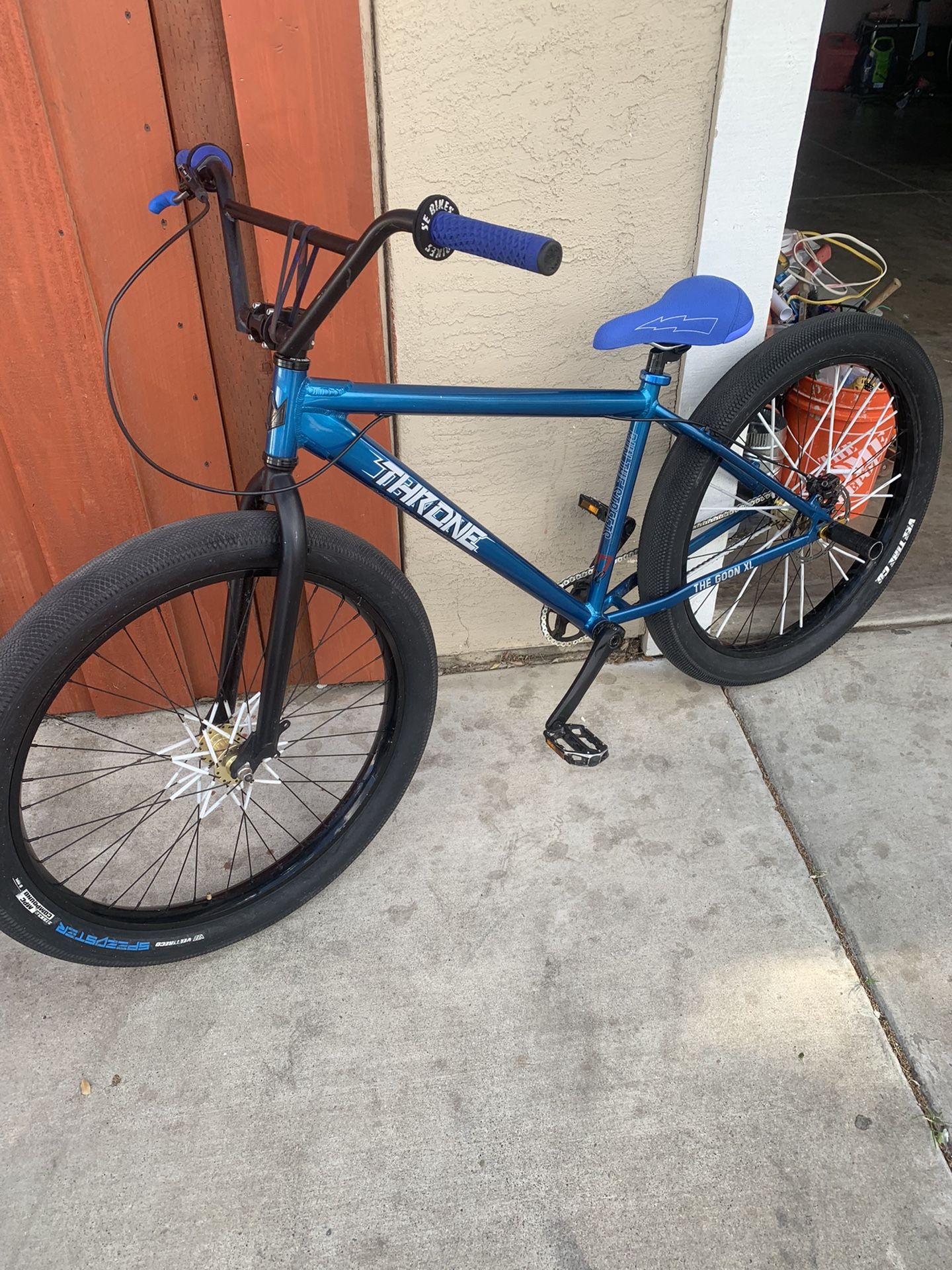 Throne Goon XL unbekannten Blue
