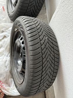 5 Nokian Encompass AW02 Tires – 4 Mounted on Steel Wheels + 1 Extra Tire – 205/55R16 – Like New
