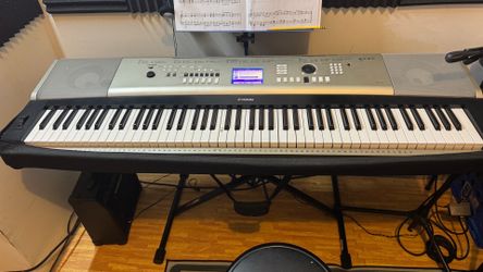 Selling YPG-535 Digital Piano ( 88 semi weighted keys)