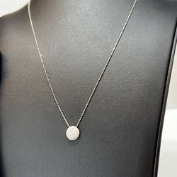 18k white gold necklace with diamond pendant
