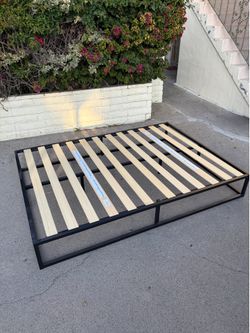 Full bed frame