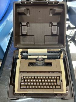 Smith-Corona Enterprise XT Typewriter with Case