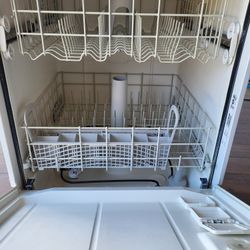 WHIRLPOOL Dishwasher 