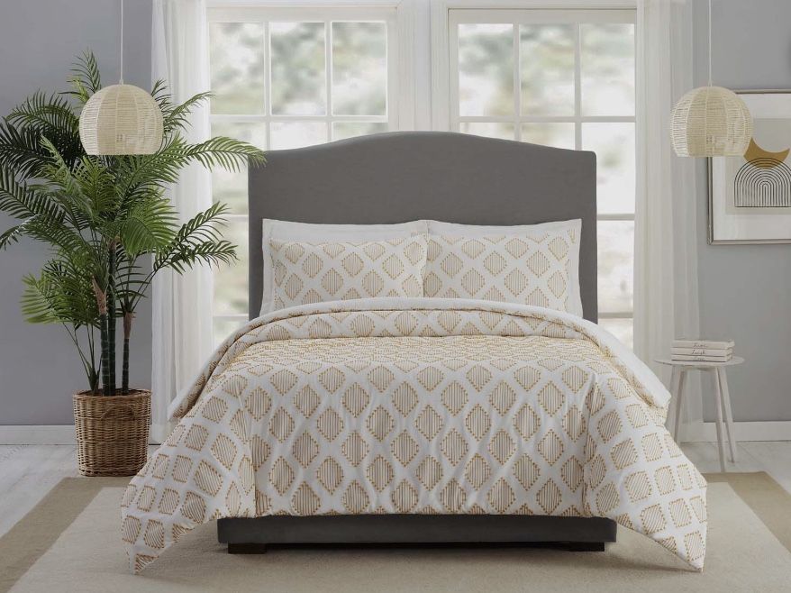 NEW BED COMFORTER & Pillow Shams