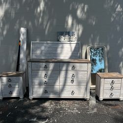 5pc Queen Size Bedset w/ Mattress 🚚  Avail