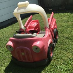 Durable plastic fire truck play center . FIVE ALARM FUN CENTER BY STEP2.