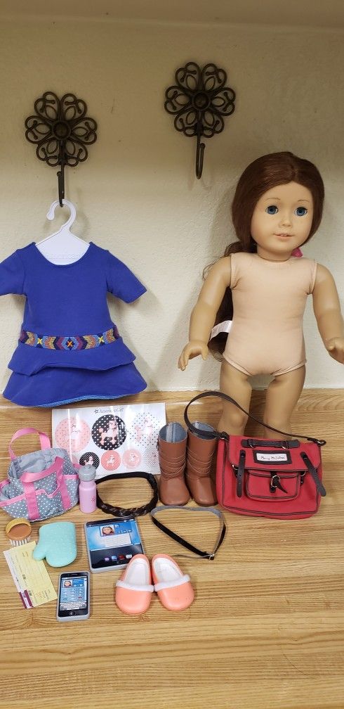 AMERICAN GIRL DOLL  