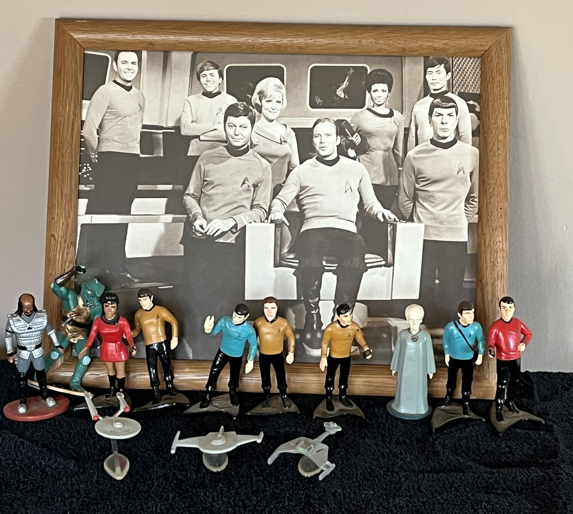 Star Trek Cast Photo And Figures