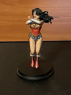 DC Wonder Woman Statue