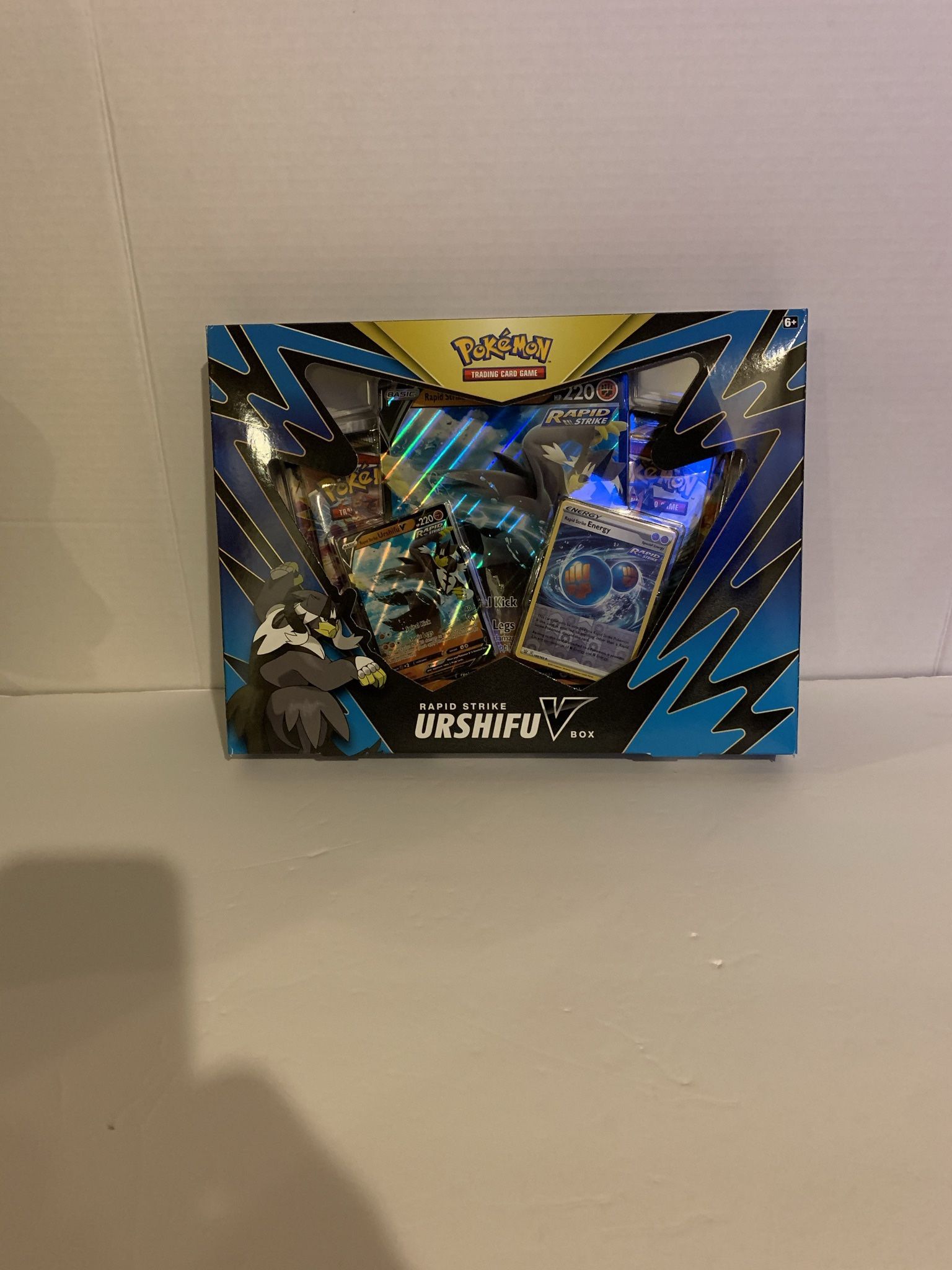 Pokémon TCG: Single/Rapid Strike Urshifu V Box
