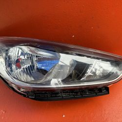 2018 2019 2020 HYUNDAI ACCENT RIGHT SIDE HALOGEN HEADLIGHT OEM.