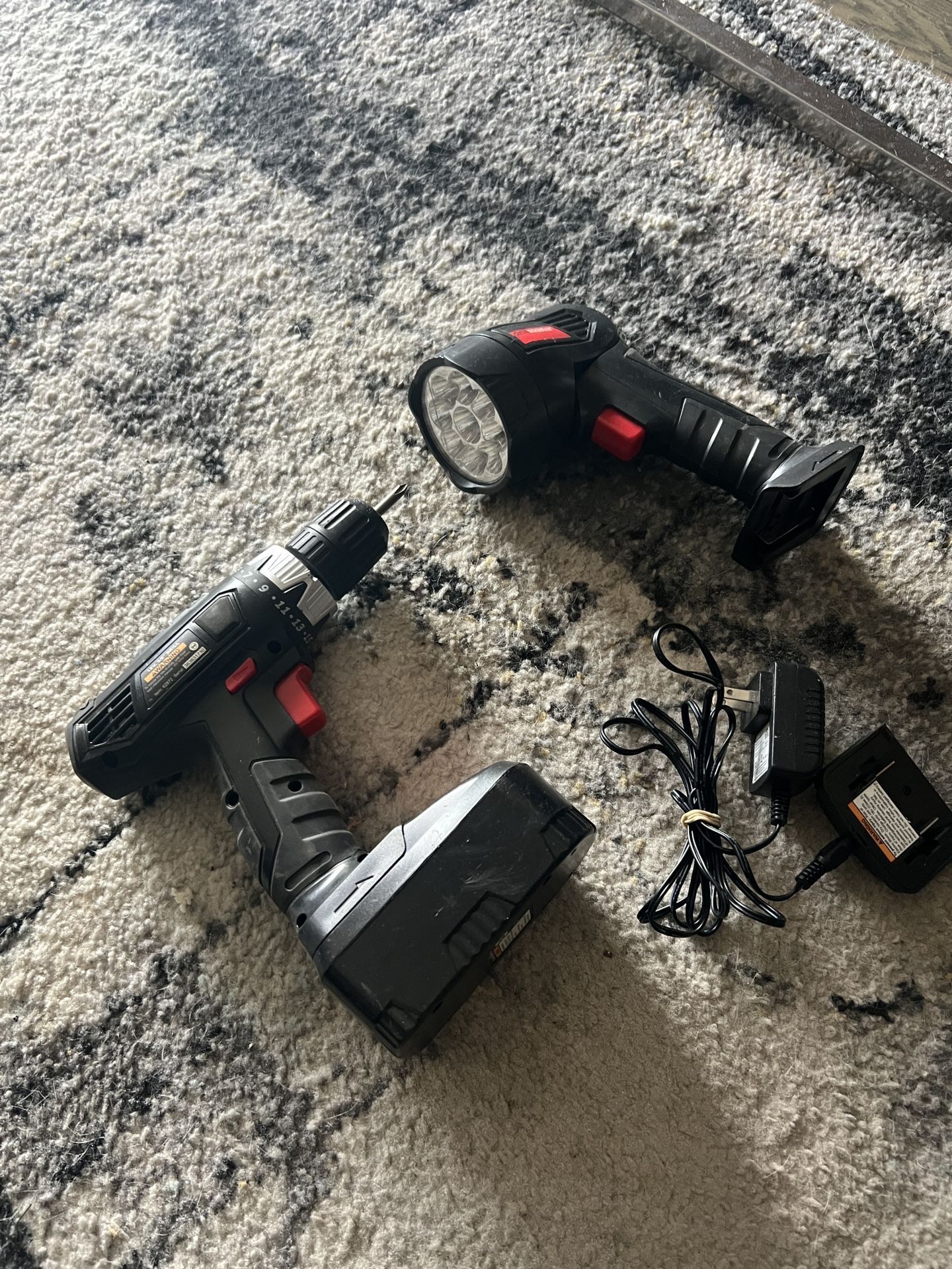 DRILL GUN AND FLASHIGHT COMES WITH CHARGER