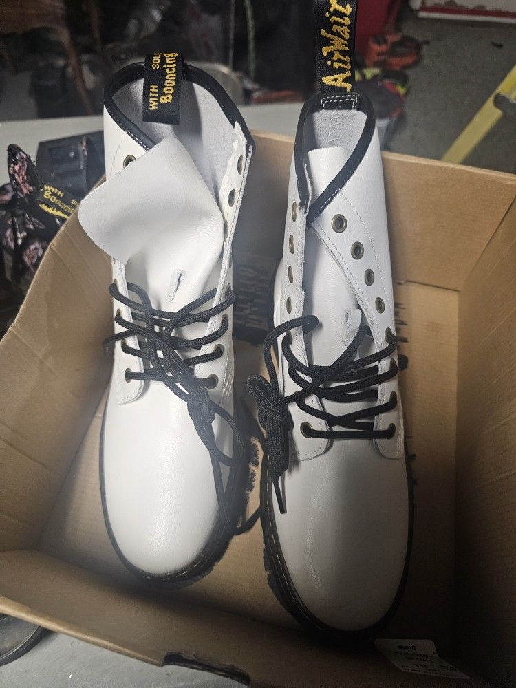 White Boots Doc Martens Lady's Size. 9