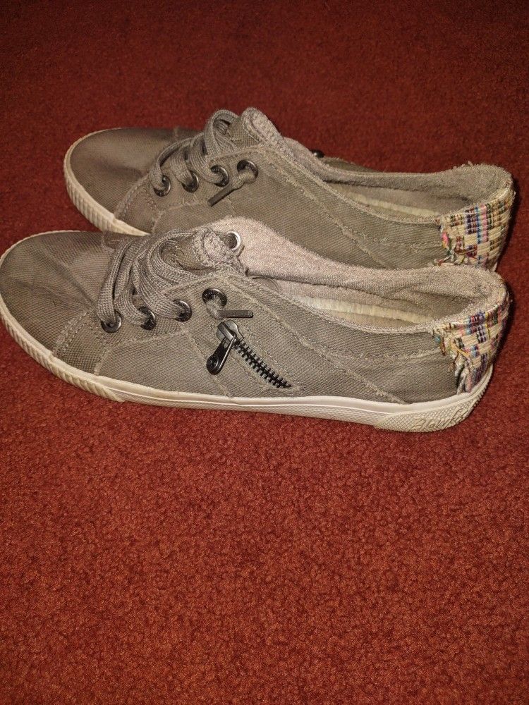 Ladies Blowfish Malibu Shoes. Size 8.5. $8