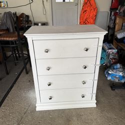Dresser With Child Locks