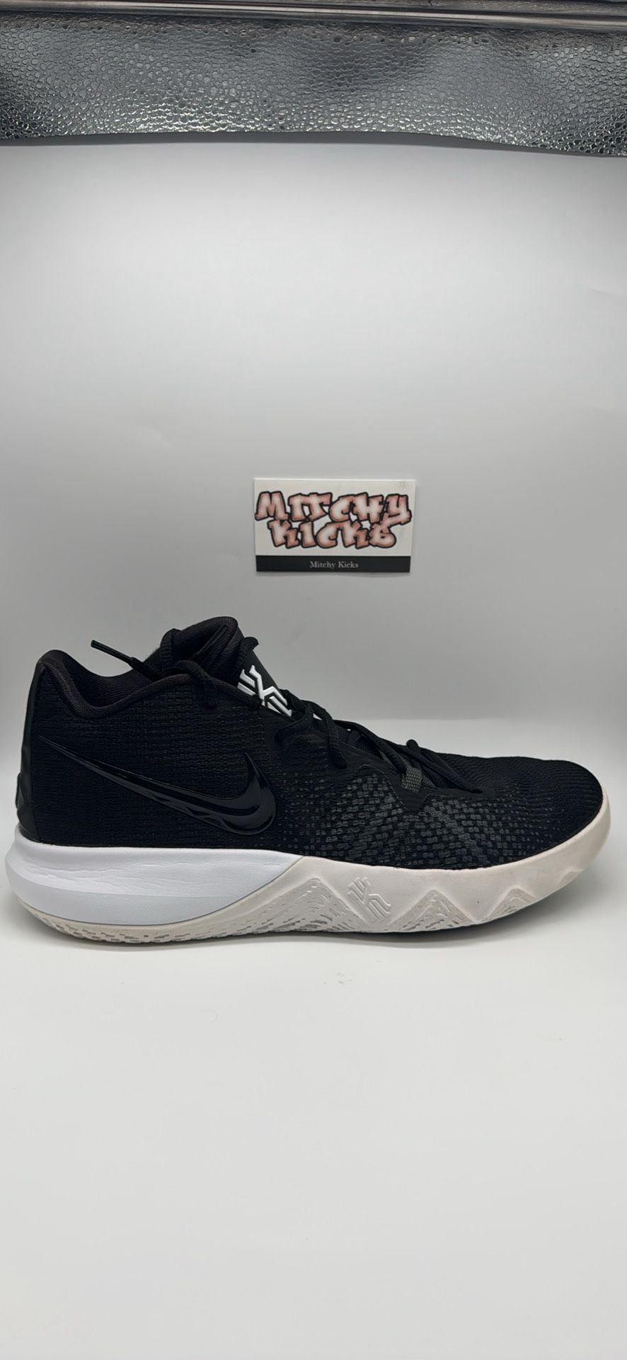Nike Kyrie Flytrap Black White Sz. 10