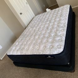 QUEEN SERTA MATTRESS AND FREE BOX SPRING
