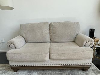 Love seat/sofa