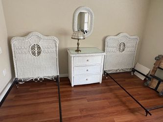 Wow Like New 😜😳👀🤩⭐️✨2 twin Bed set
