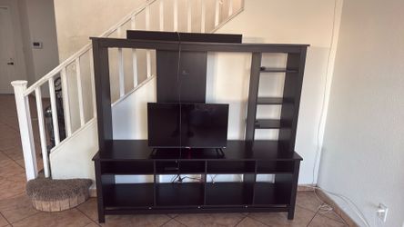 Entertainment center