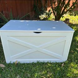 NEW IN BOX   NEW 30" Storage Ottoman Wooden Bench with Cushions Toy Box Organizer with Safety Hinges White