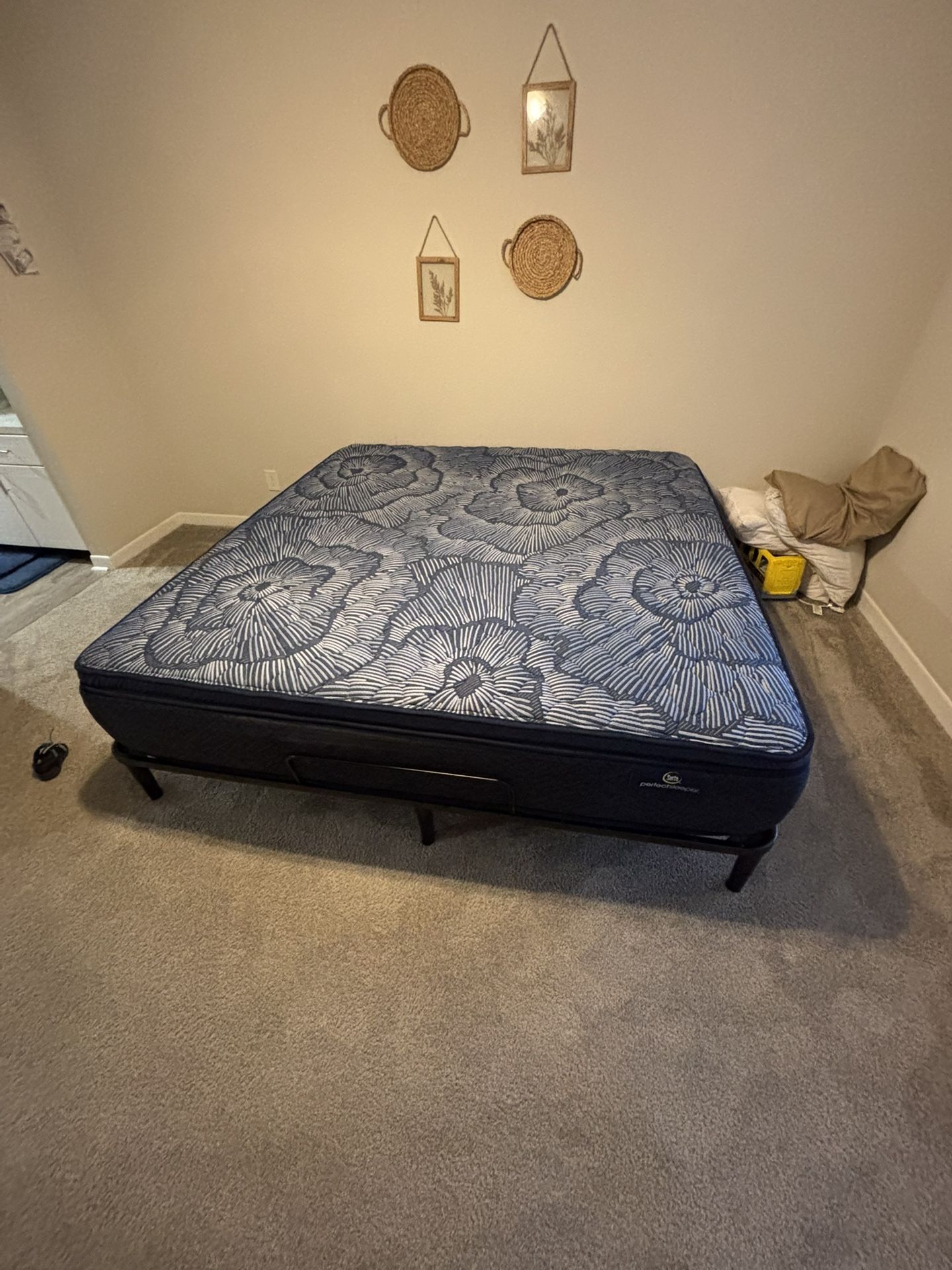 King Bed - Serta Perfect Sleeper With Adjustable Base