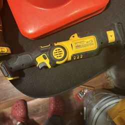 Dealt Multitool/variable Saw