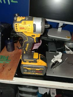 DeWalt DCF911 Brushless Impact Wrench with FlexVolt Battery