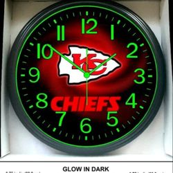 Crash Bandicoot Pac-Man Mario Bros Sonic the Hedgehog Glow Dark Wall Clock New!