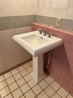 White Ceramic Pedestal Sink with Chrome Faucet Hardware