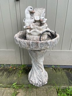 Concrete duck water fountian