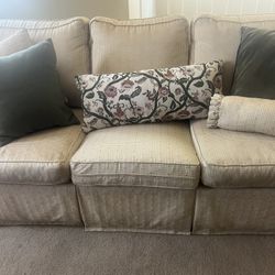 Cute Couch With Pillows For Sale. 