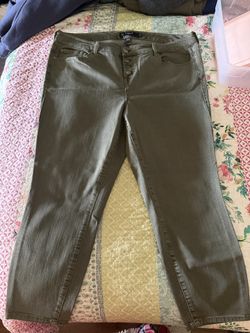 Torrid Button Fly Capri’s Sz20 Dusty Olive Green