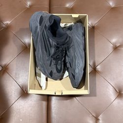 Adidas Yeezy Boost 700 V2