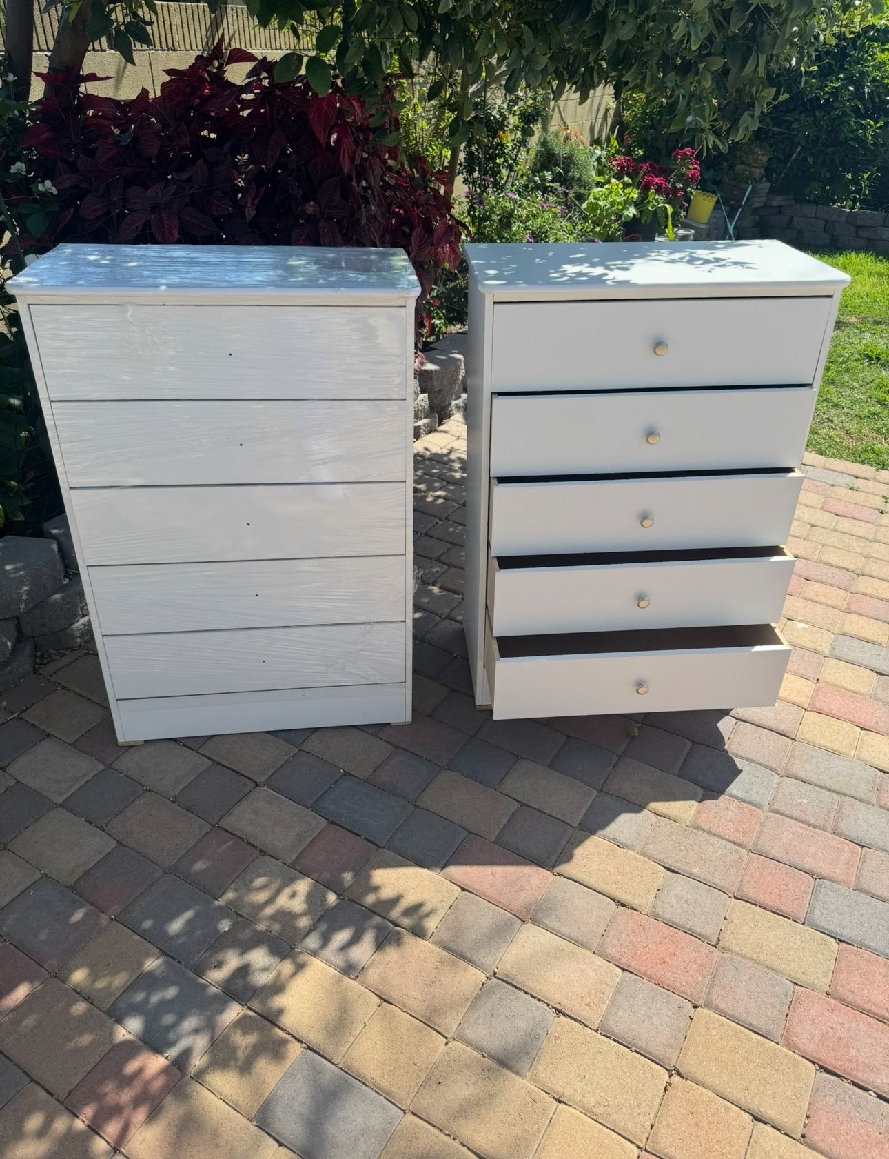 New White Chest Five Drawer With Metal Knobs 