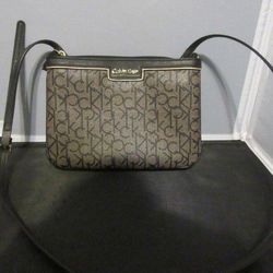 Calvin Klein Lily Signature Crossbody