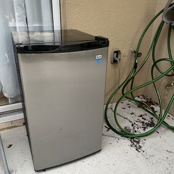 Mini Fridge Large Avanti