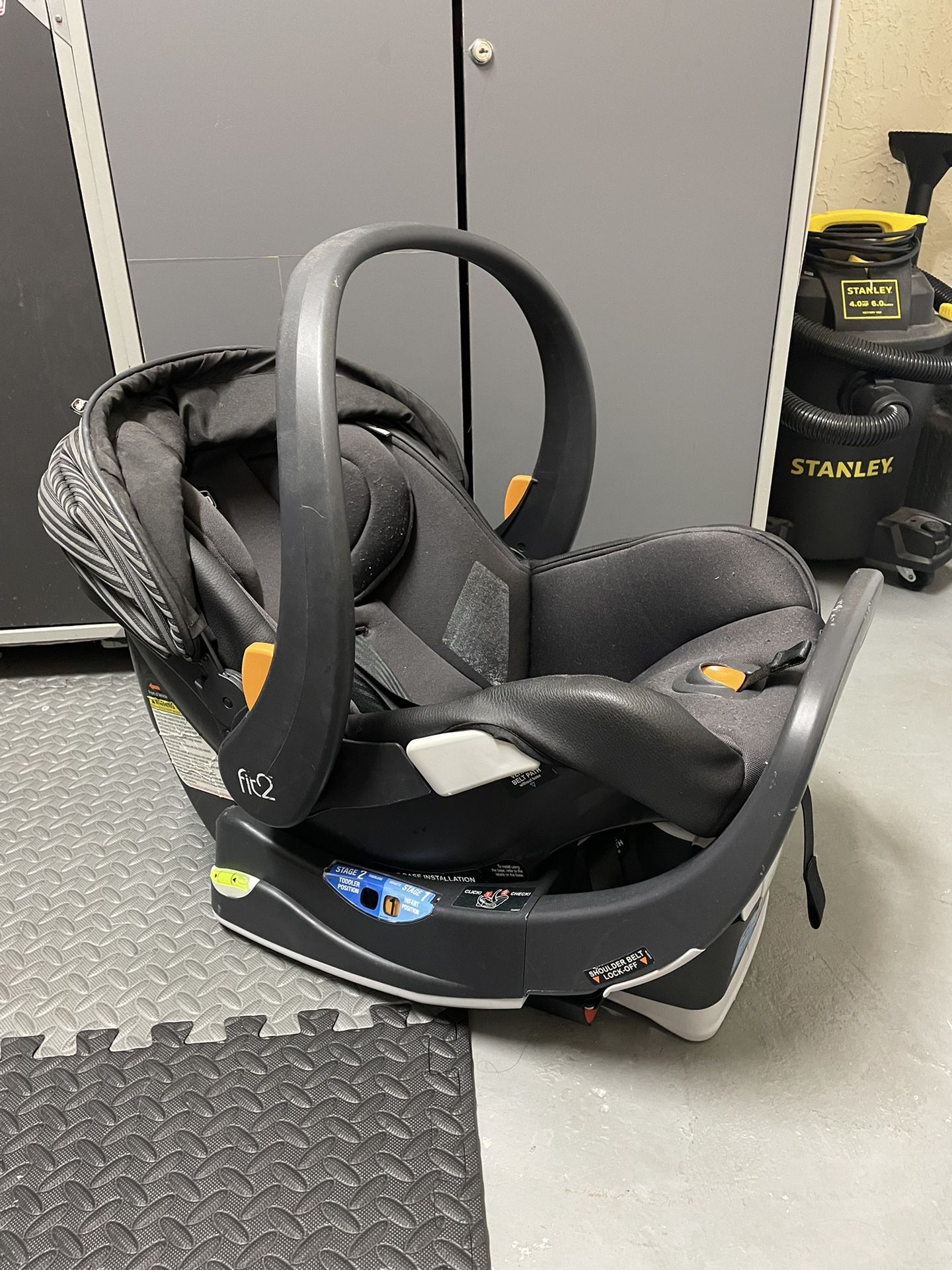 Chicco Fit2 Infant And Toddler Car Seat