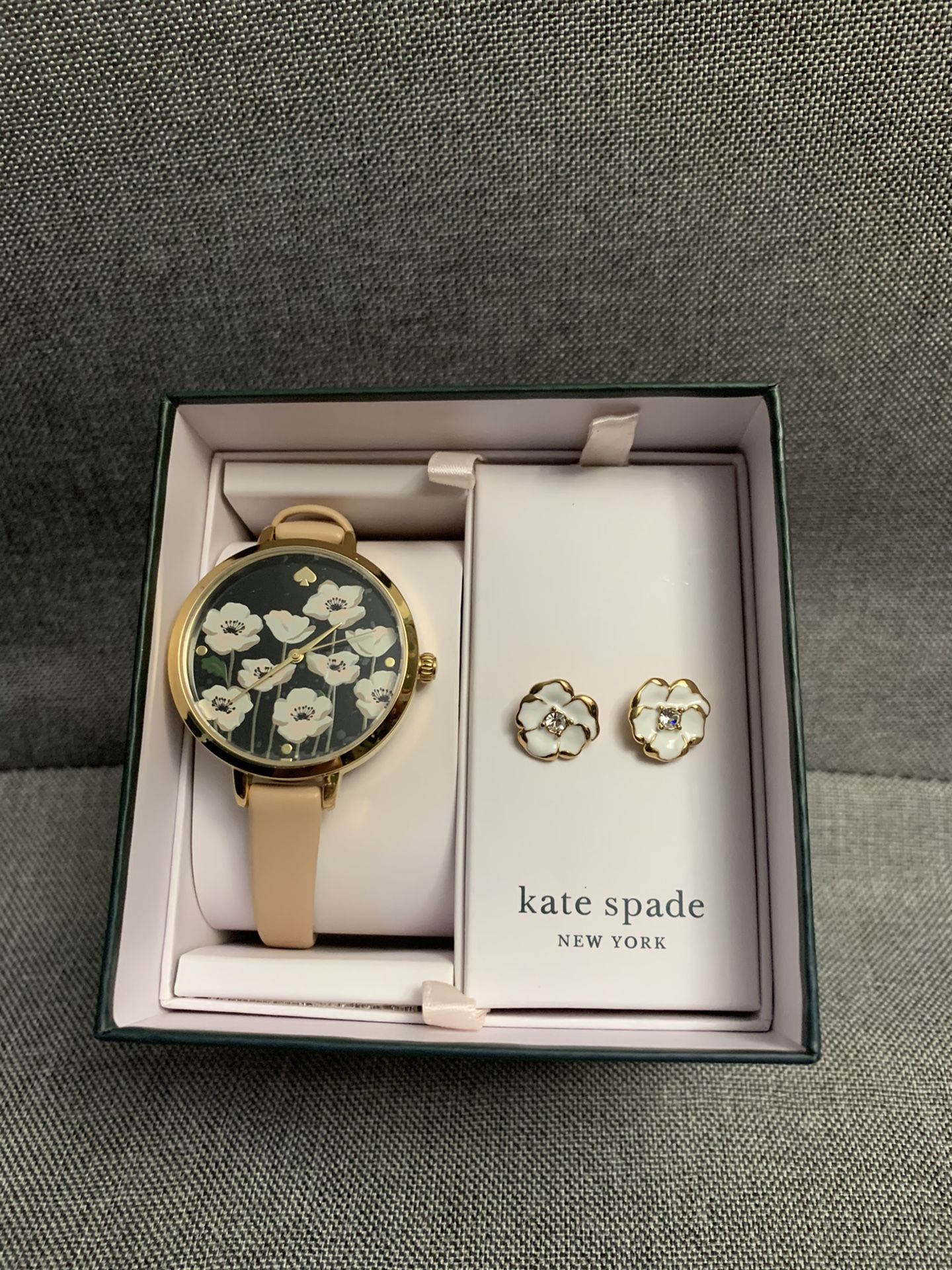NEW! Kate Spade Watch with matching Earrings for Women