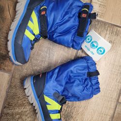 New With Tags Size 8 Stride Rite Boys Snow Boots