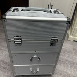 Silver Professional Rolling Makeup Case