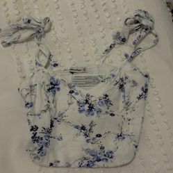 Abercrombie & Fitch Blue Floral Crop Top – White Base, Size Small