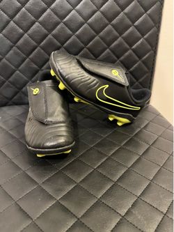 Nike Kids Soccer Cleats – Black/Volt – Size 9C