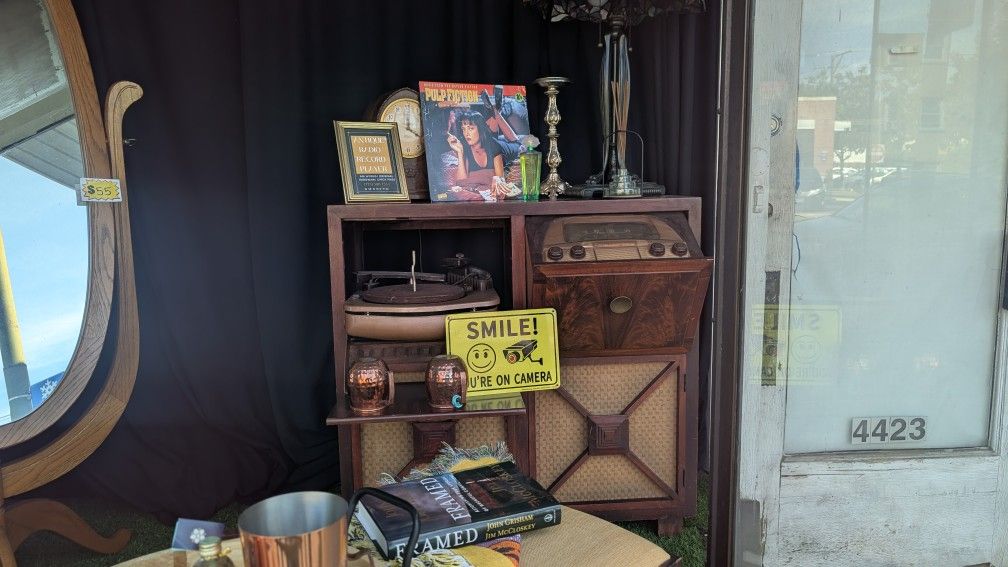 Antique Record Player / Radio 1940s