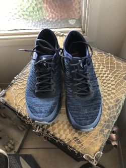 Men’s Avis sneakers size 10