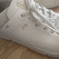 On cloud Men size 10